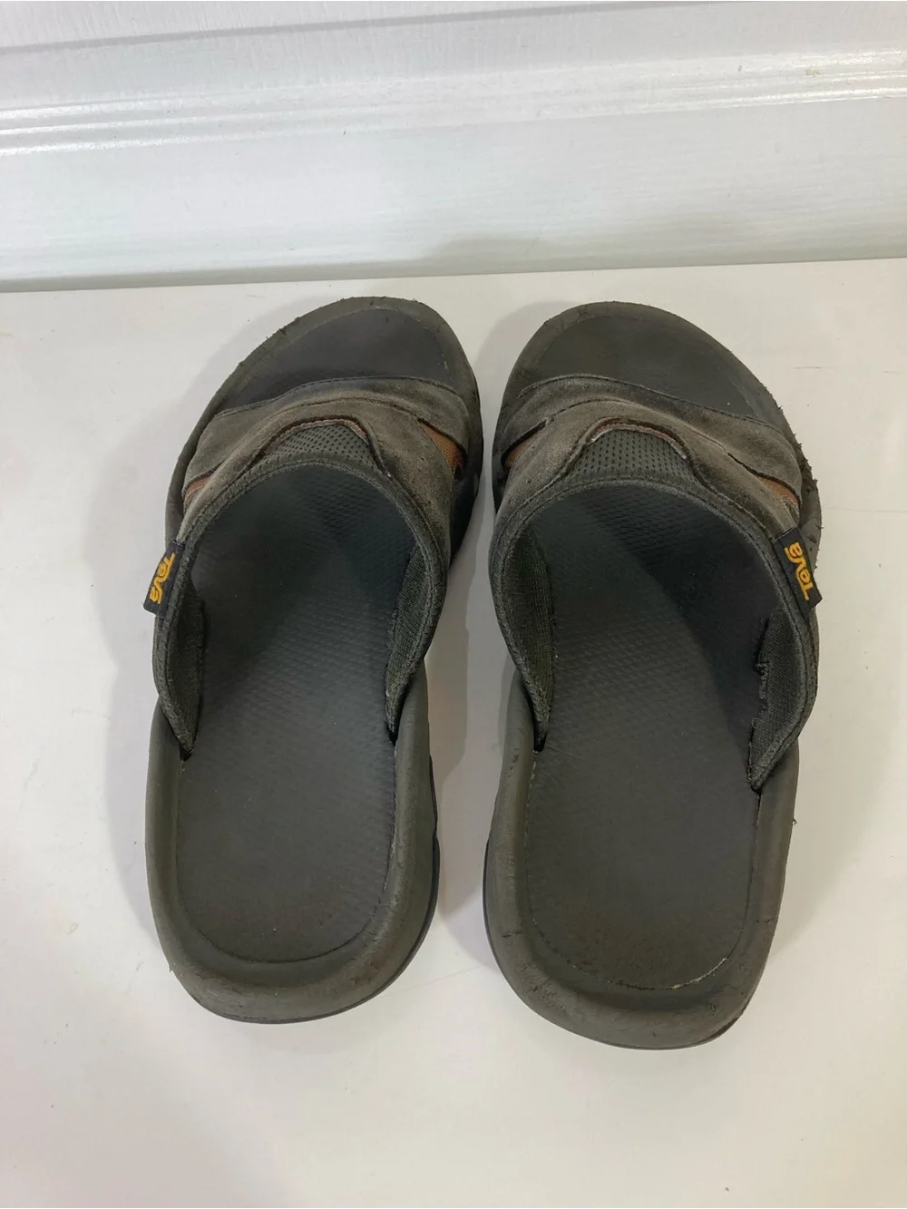 TEVA Sandals Men 9 Brown Cut-Out Slides